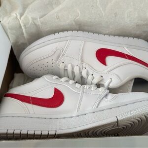AIR JORDAN 1 LOW SE “ University Red”